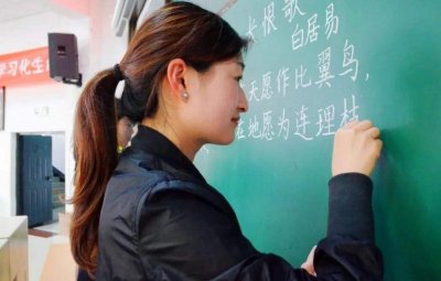 ​教师之间的“贫富差距”有多大？幼儿园教师工资单走红，年薪30万