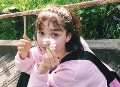 ​公园里到处都是秀恩爱的情侣，地铁小情侣旁若无人秀恩爱