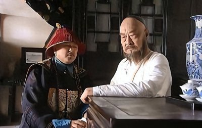 ​1669年，鳌拜被囚死在禁所，其后代有一支神秘逃亡，今已成为大村