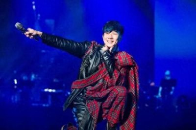 ​林俊杰杭州巡演首场盛况空前，观众荧光棒接力缔造浪漫紫海