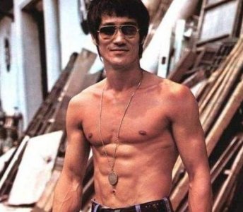 ​钱小豪：被洪金宝李连杰捧红，因偷拍“裙底”自毁前程，今怎样了