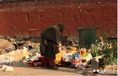 ​武汉女学生失踪，父母卖房寻遍全国未果，12年后发现她在母校拾荒